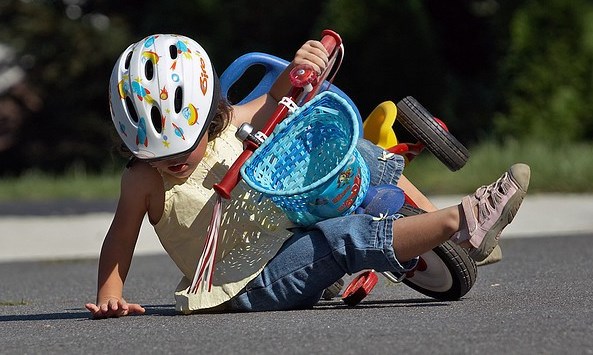 Không phải khen ngợi, bố mẹ Tây đã luôn dạy con điều này để trẻ thành tài